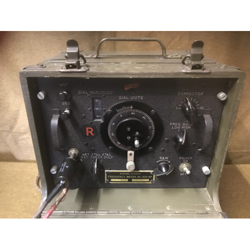 MILITARY PROP HIRE - WW2 radio wave finder with mike and headset